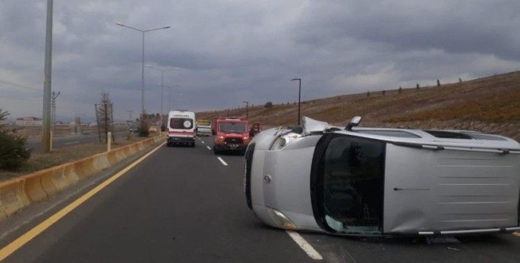 Ağrı'da elektrik direğine çarpan araç kaza yaptı: 5 yaralı