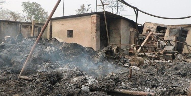 Cammu Keşmir'de Arakanlı Müslümanların kampında çıkan yangında 20'den fazla baraka yandı