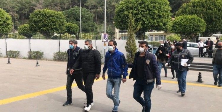 Banka çalışanın hesabını boşalttığı yalanıyla 40 bin lirasını dolandırdılar, İzmir'de yakalandılar