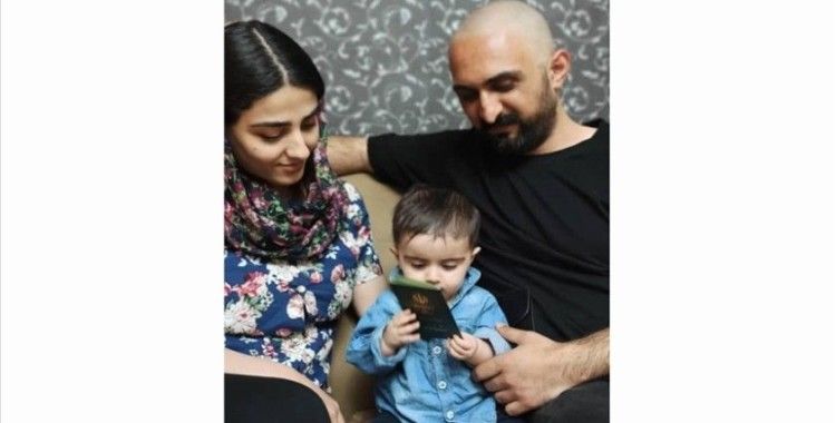İran'da Azerbaycan Türkü aile, bebekleri için Türkçe isim yazılı kimlik mücadelesini 9 ay sonra kazandı