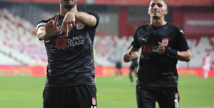 Sivasspor’da Erdoğan Yeşilyurt, gol sayısını 3 yaptı