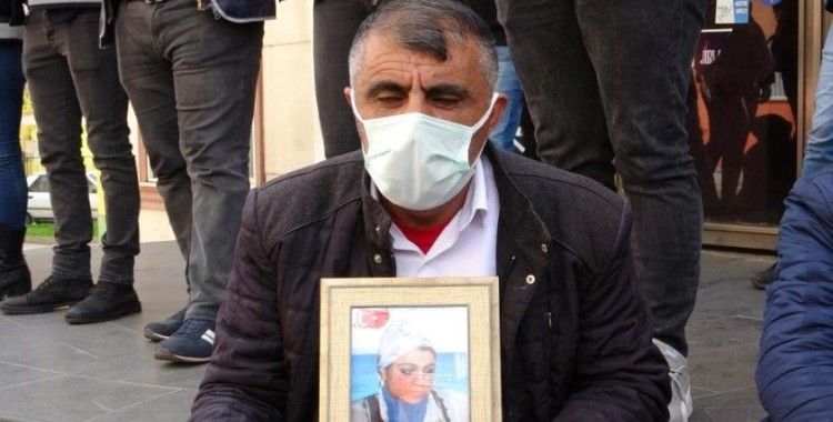 Evlat nöbetindeki baba Biçer: 'HDP ve PKK'nın yalanlarına kanma, dön kızım'