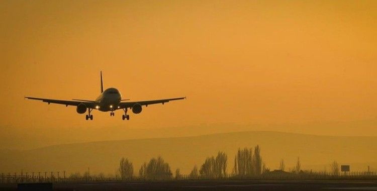 KKTC'de grev nedeniyle uçuşlar yeniden ertelendi