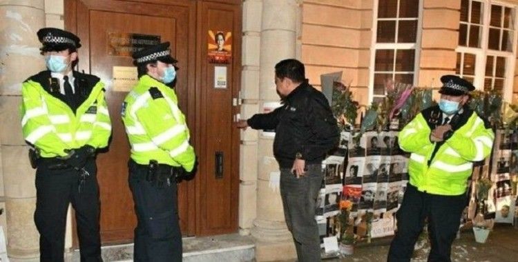 Myanmar'ın Londra Büyükelçisi Minn elçilik binasına alınmadı