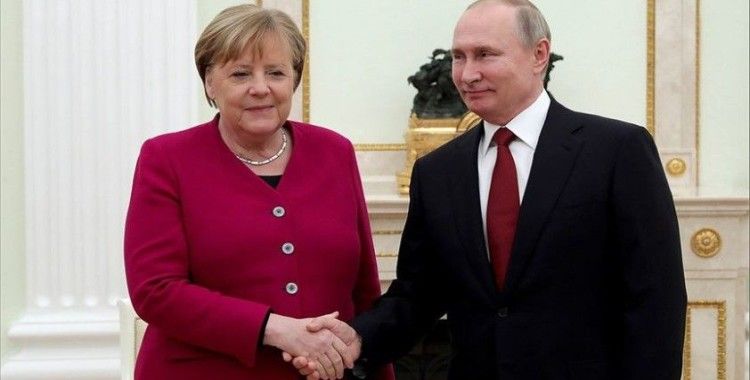 Putin ile Merkel, Donbass'ı görüştü