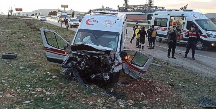 Kahramanmaraş'ta ambulans ile otomobil çarpıştı: 3 ölü, 3 yaralı
