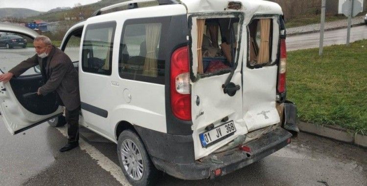Samsun'da kamyon hafif ticari araca çarptı: 1 yaralı