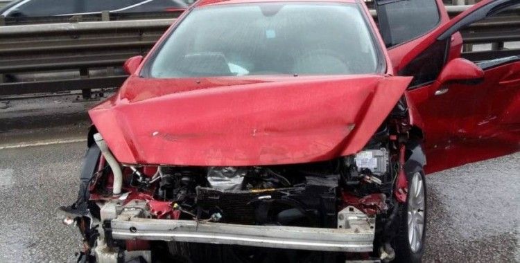 Samsun'da viyadükteki bariyere çarpan otomobile başka araç çarptı: 1 yaralı