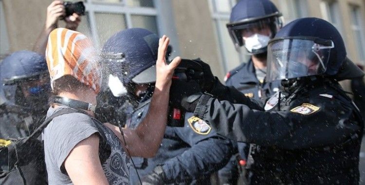 Avusturya'da Kovid-19 önlemleri karşıtları polisle çatıştı
