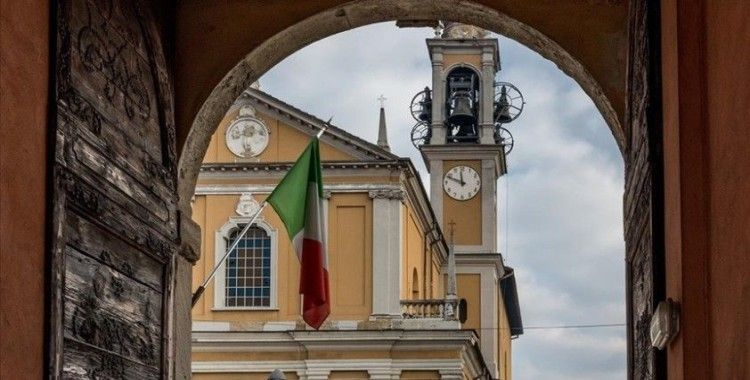 İtalya'da yasa dışı telefon dinleme krizi büyüyor