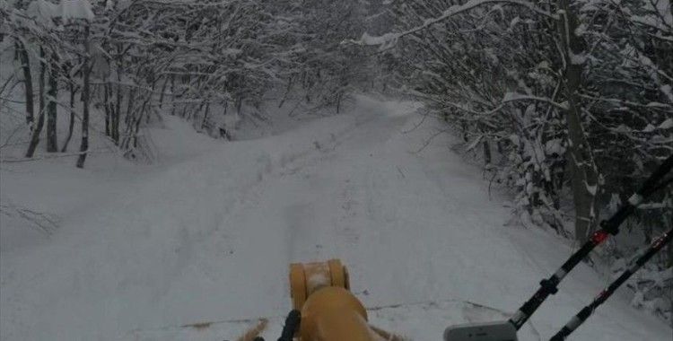 Kastamonu'da kar nedeniyle 92 köy yolunda ulaşım sağlanamıyor