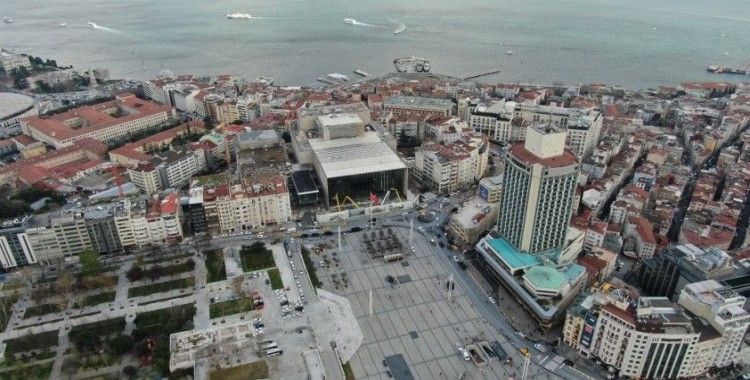 Atatürk Kültür Merkezi’ndeki dış cephesi son halini alıyor