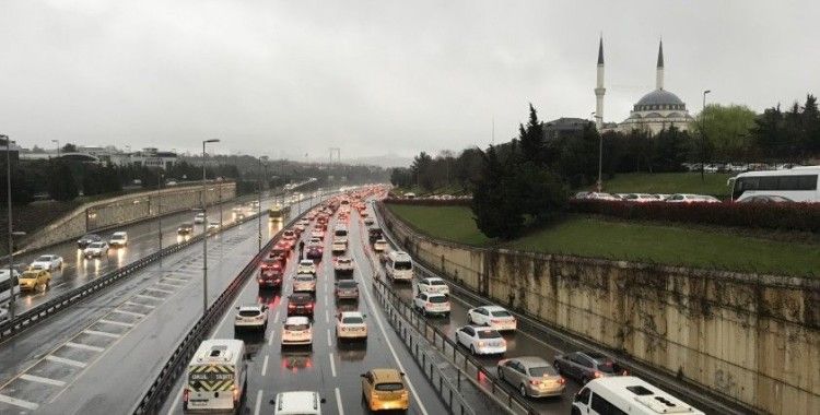 56 saatlik kısıtlama sonrası İstanbul’da trafik yoğunluğu
