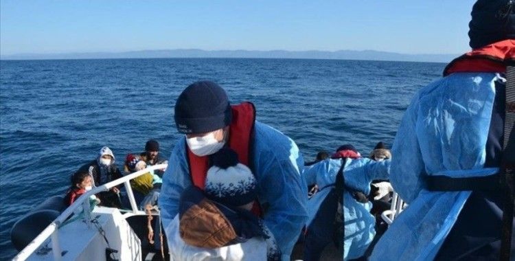 Ayvalık açıklarında Türk kara sularına geri itilen 55 sığınmacı kurtarıldı
