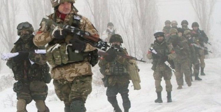 Rusya, batı sınırına asker konuşlandırdı