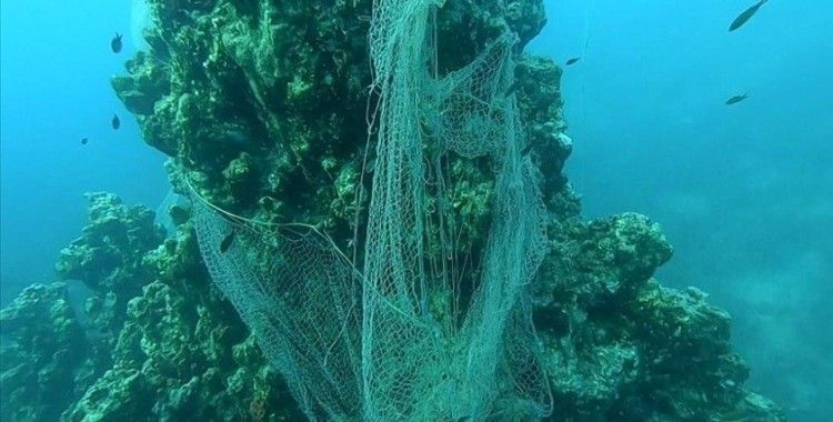 Denizlerden geçen yıl 10 bin metrekare 'hayalet ağ' çıkarıldı