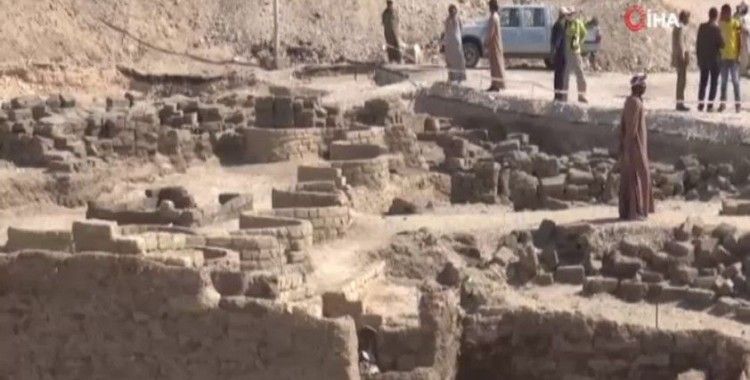 Mısır’da keşfedilen 3 bin yıllık Kayıp Altın Şehir’de çalışmalar sürüyor