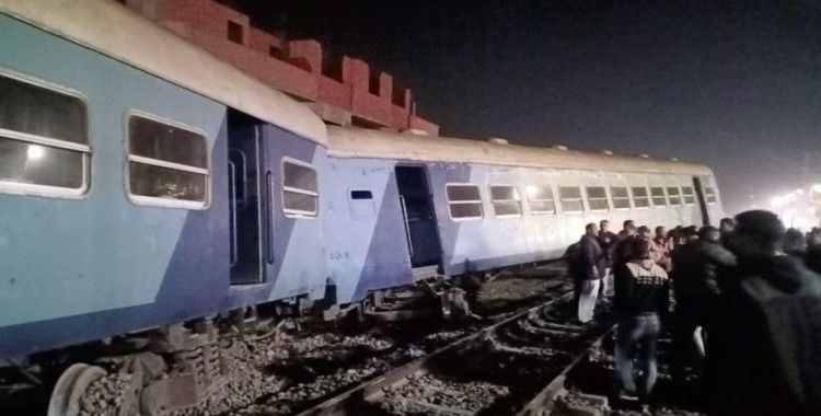 Mısır’da yolcu treni raydan çıktı: 15 yaralı