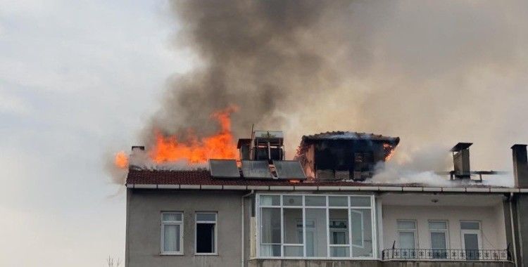 İftara dakikalar kala büyük yangın: Apartman tahliye edildi