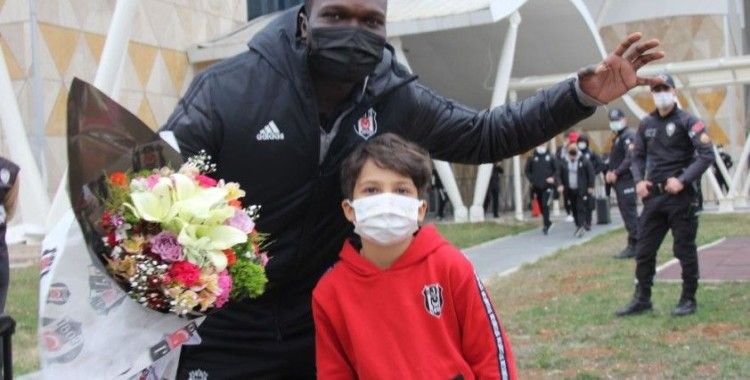 Lider Beşiktaş kafilesi Sivas'a geldi