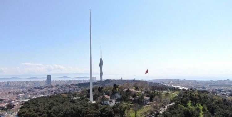 Çamlıca Tepesi’ne dikilen Türkiye’nin en uzun bayrak direği havadan görüntülendi