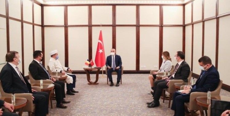 Çavuşoğlu, Romanya Müslümanları Müftüsüyle ve Türk-Tatar soydaş toplumu temsilcileriyle görüştü