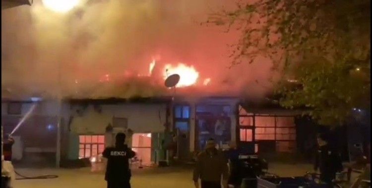 Çorum’da korkutan yangın: 4 dükkan yandı, 3’ü zarar gördü