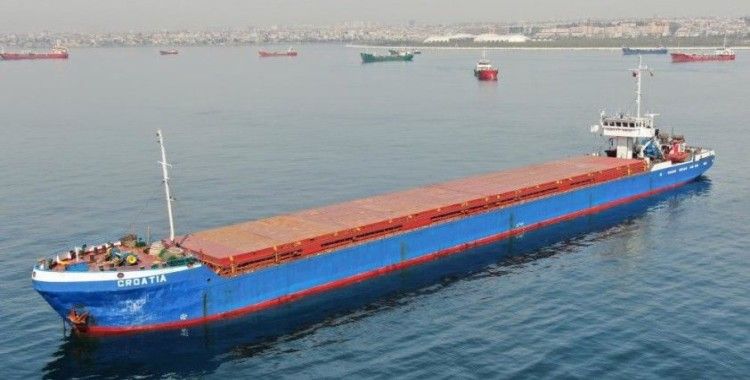 İstanbul Boğazı'nda arızalanan demir-çelik yüklü gemi Ahırkapı'ya çekildi