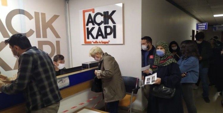 Seyahat belgesi almaya çalışanlar kaymakamlıklara koştu