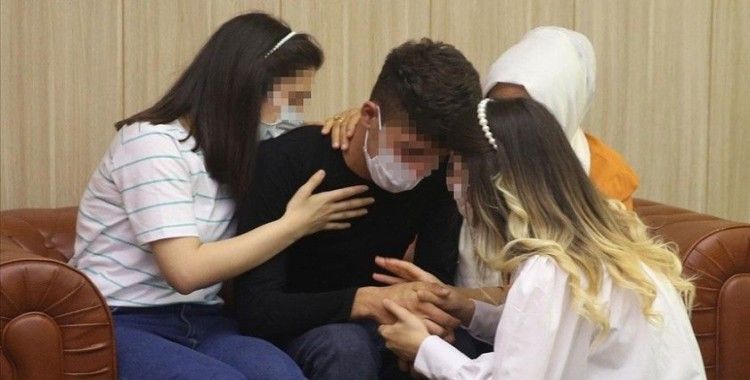 Mardin'de polisin ikna çalışması sonucu teslim olan terörist ailesiyle buluşturuldu