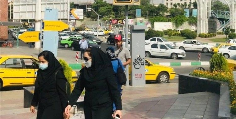 İran'da Kovid-19 kısıtlamaları yüksek ve orta riskli kentlerde bir hafta daha uzatıldı