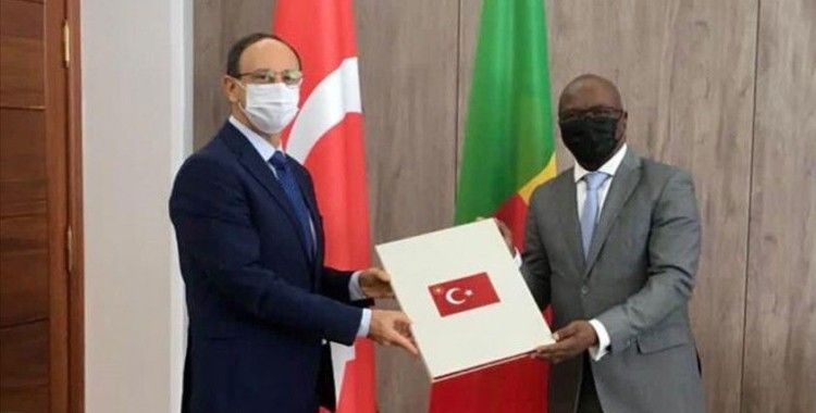 Cumhurbaşkanı Erdoğan'ın Beninli mevkidaşına gönderdiği tebrik mesajını Büyükelçi Özçeri iletti
