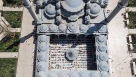 İstanbul’da tam kapanmada ilk cuma namazı kılındı