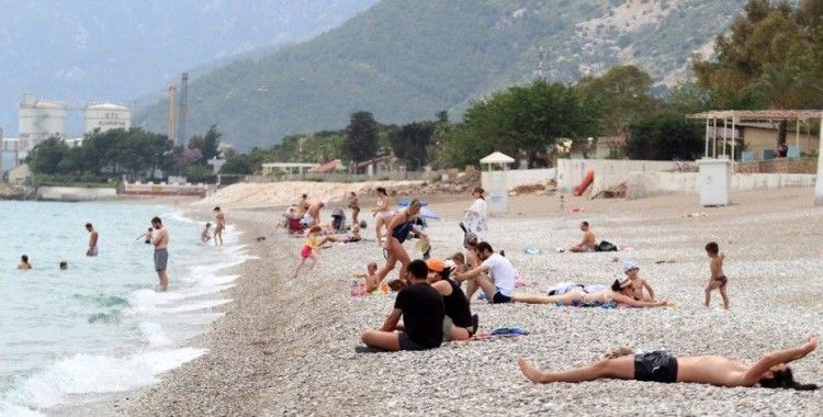 Antalya'da sahilde yerleşik olmayan turist yoğunluğu