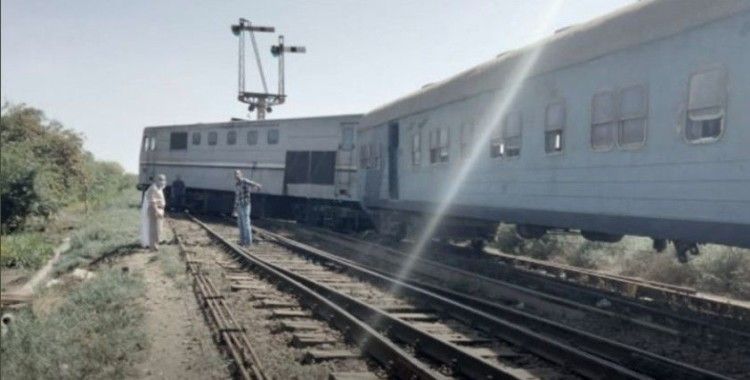Mısır’da yolcu treni raydan çıktı