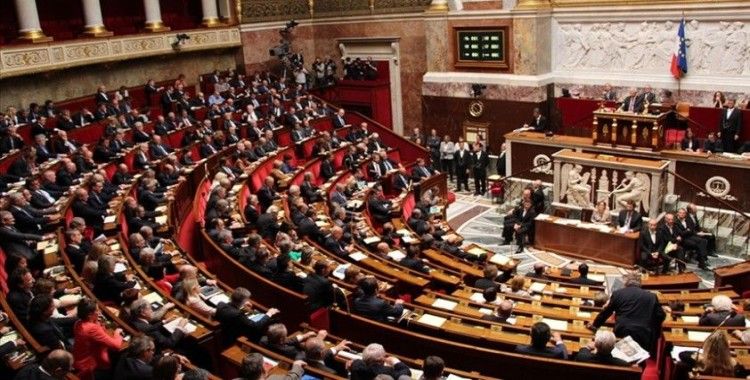 Fransa'da 16 emekli generalin Meclisteki siyasi gruplara 'iç savaş' uyarısı yaptığı ortaya çıktı