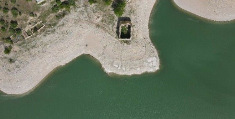 Barajda sular çekildi tarihi kilise tamamen gün yüzüne çıktı