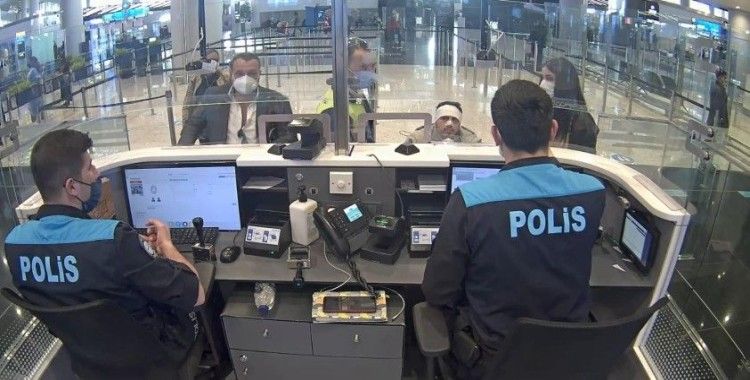 VİP göçmen kaçakçılığı pasaport polisine takıldı: 3 gözaltı