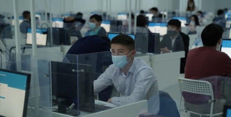Kazakistan’da üniversiteye giriş sınavı ilk kez elektronik ortamda yapılıyor