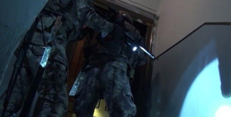 İstanbul'daki terör örgütü DEAŞ operasyonunda yakalanan 8 şüphelinin emniyetteki işlemleri sürüyor