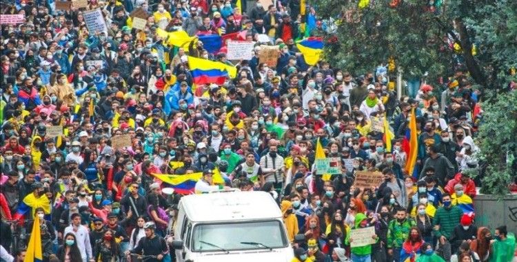 Kolombiya Devlet Başkanı hükümet karşıtı gösterileri görüşmek için muhalefet liderleriyle bir araya geldi