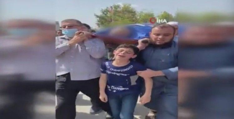 Filistinli çocuğun İsrail saldırısında ölen babasına vedası yürekleri burktu