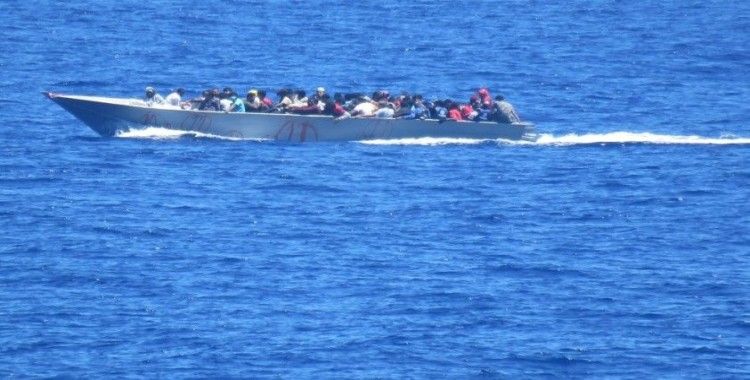 Libya açıklarında 4’ü çocuk 54 düzensiz göçmen kurtarıldı