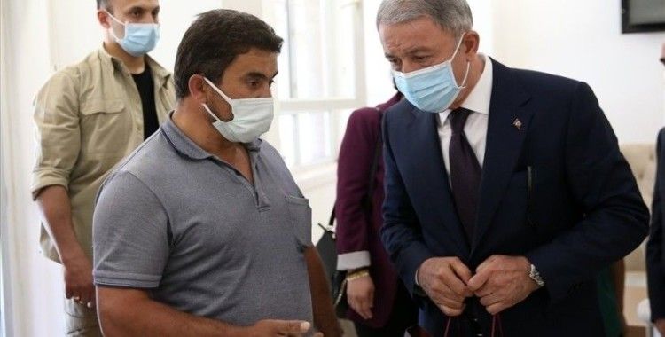 Milli Savunma Bakanı Akar, Kayseri’de şehit yakınları ve gazilerle bayramlaştı
