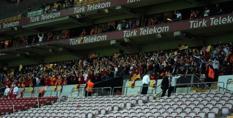 Galatasaray - Yeni Malatyaspor maçını taraftarlar da izledi