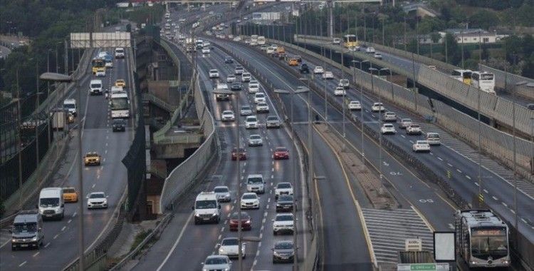 İstanbul'da 'tam kapanma' döneminin sona ermesiyle trafik yoğunluğu arttı
