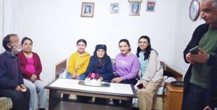 100 yaşına giren Esme nine ilk kez doğum günü kutladı