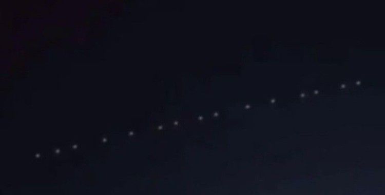 Cizre'de gökyüzünde görünen yüzlerce ışık heyecana neden oldu