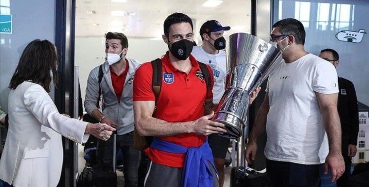 THY Avrupa Ligi şampiyonu Anadolu Efes İstanbul'a geldi
