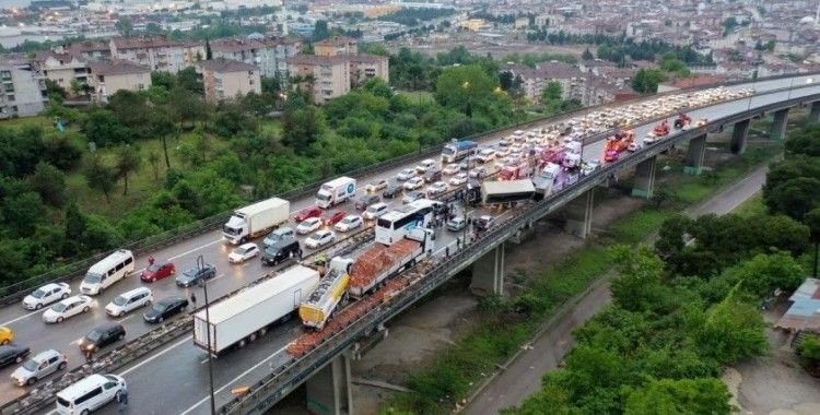 Feci kazanın kapattığı TEM'in İstanbul istikameti 8 saat sonra trafiğe açıldı